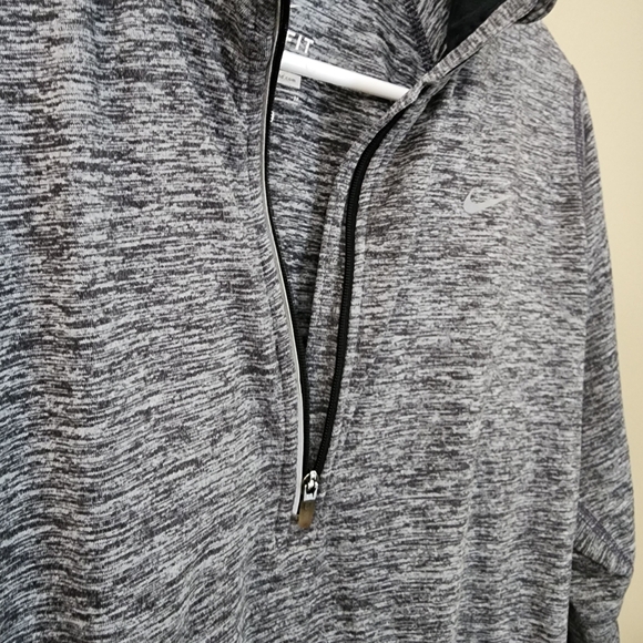 Nike size M Dri fit gray 1/4 zip running top jacket lightweight.  Thumb holes - Picture 4 of 13